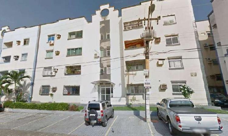 Apartamento com 2 Quartos à Venda, 69 m² por R$ 118.000