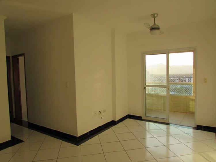 Apartamento com 2 Quartos à Venda, 71 m² por R$ 245.000