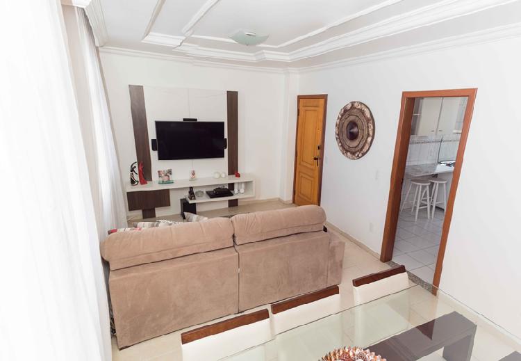 Apartamento com 2 Quartos à Venda, 72 m² por R$ 315.000