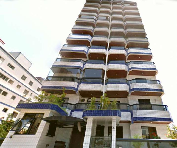 Apartamento com 2 Quartos à Venda, 74 m² por R$ 270.000
