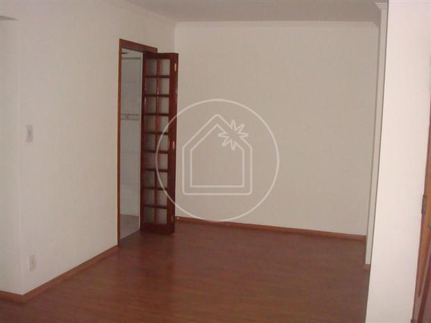 Apartamento com 2 Quartos à Venda, 80 m² por R$ 330.000
