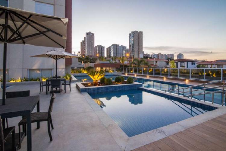 Apartamento com 3 Quartos à Venda, 127 m² por R$ 640.000