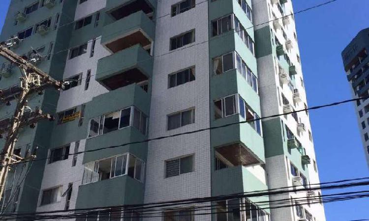 Apartamento com 3 Quartos à Venda, 135 m² por R$ 400.000