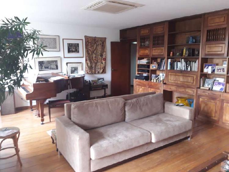 Apartamento com 3 Quartos à Venda, 240 m² por R$ 1.950.000