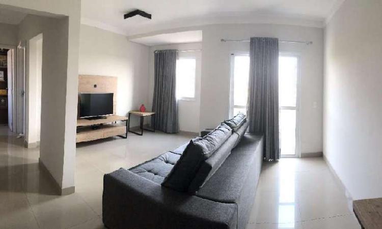 Apartamento com 3 Quartos à Venda, 77 m² por R$ 330.000