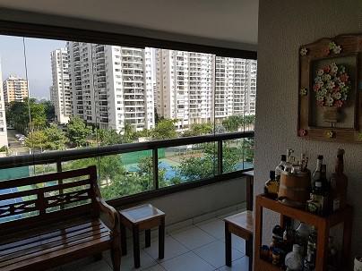 Apartamento com 3 Quartos à Venda, 93 m² por R$ 690.000