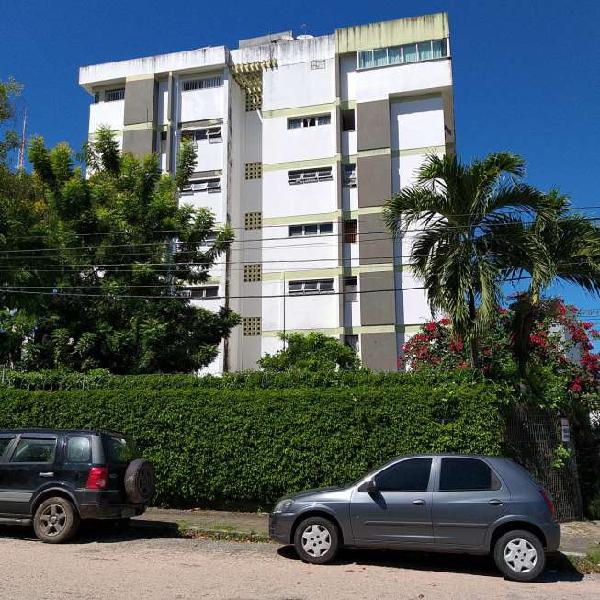 Apartamento com 4 Quartos à Venda, 176 m² por R$ 220.000