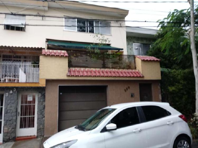 Sobrado com 5 Quartos à Venda, 271 m² por R$ 1.700.000