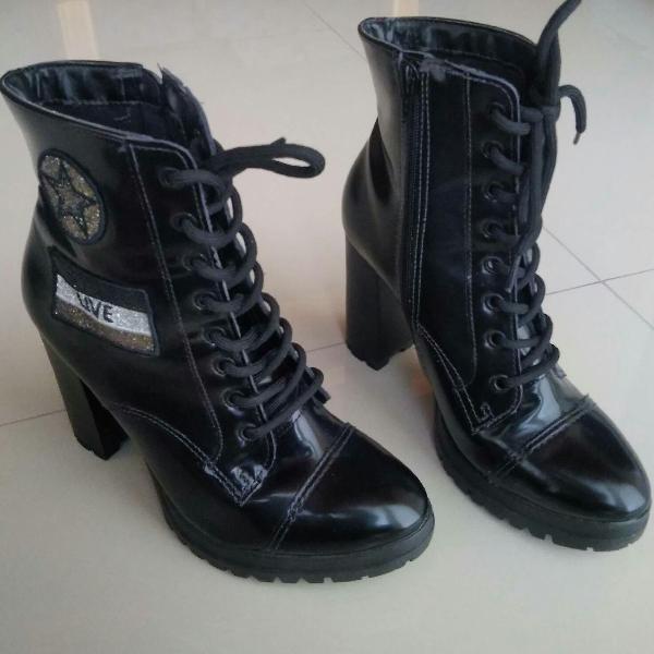 bota coturno viamarte preto verniz