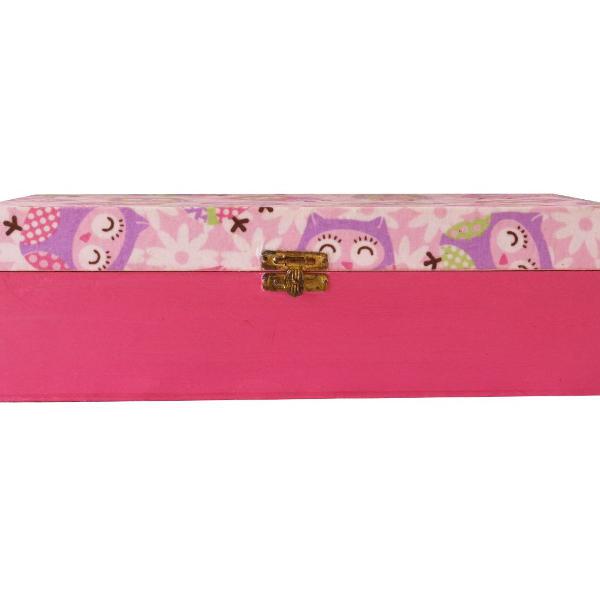 caixa de madeira rosa com estampa de corujinhas