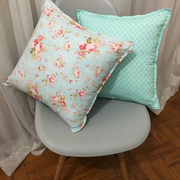 conjunto almofadas floral e azul tiffany