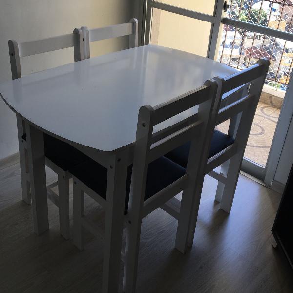 conjunto mesa e cadeiras