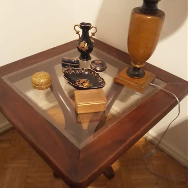 mesa de madeira e vidro