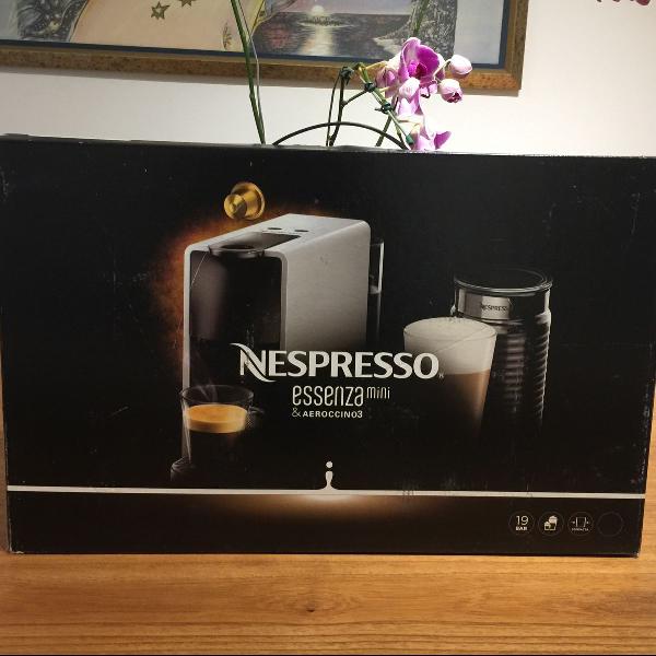 máquina de café nespresso com aeroccino com nota e na
