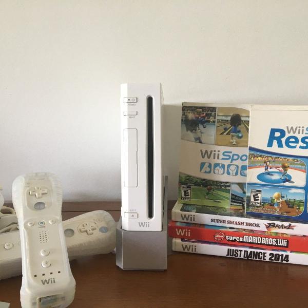 nintendo wii branco + 5 jogos + 2 manetes