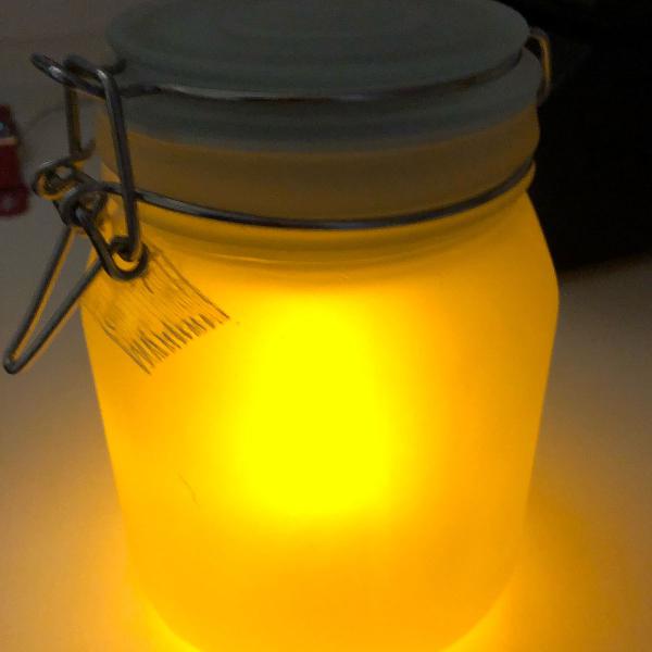 pote sun jar com celula de iluminação solar