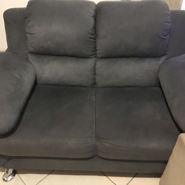 sofa cinza dois lugares