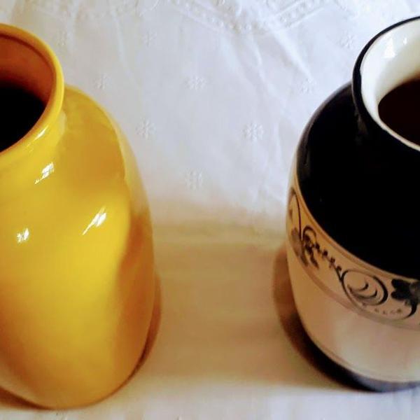 vasos de flores feitos em porcelana descorada pintados à