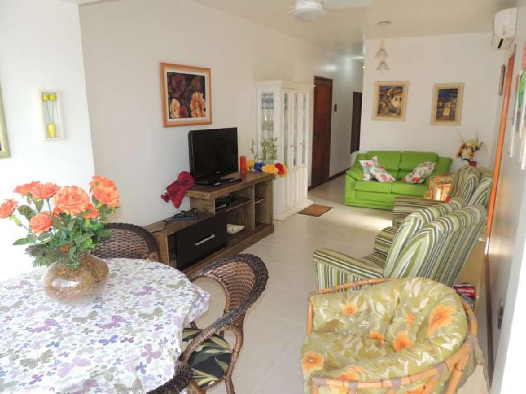 Apartamento com 2 Quartos à Venda, 86 m² por R$ 378.000
