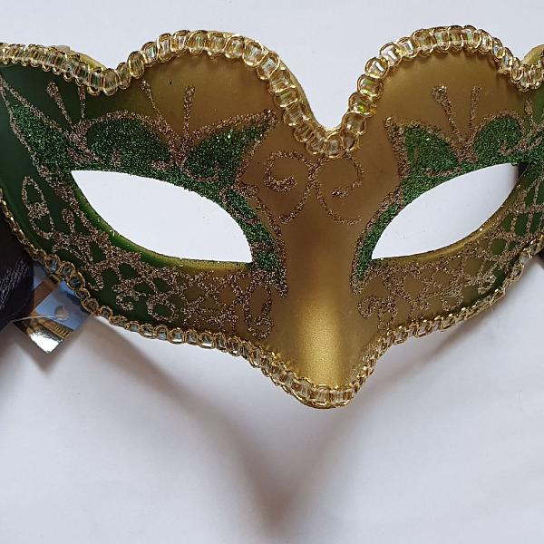 máscara veneziana dourada e verde
