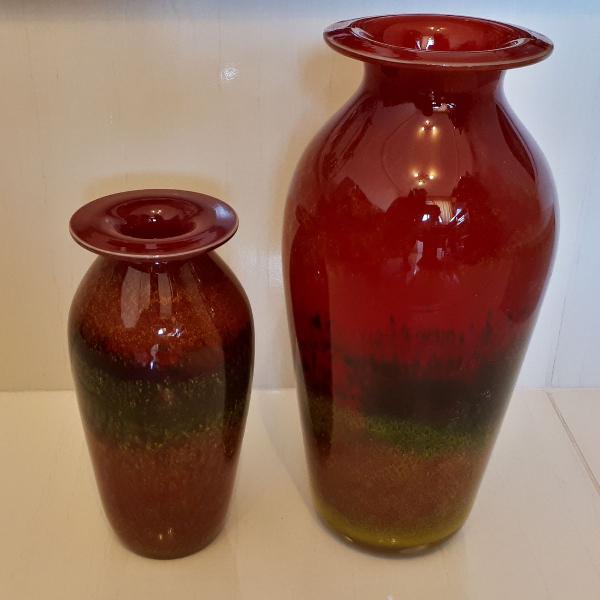 par de vasos de murano multicoloridos tons terrosos vermelho