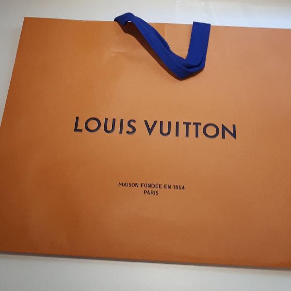 sacola de papel Louis Vuitton