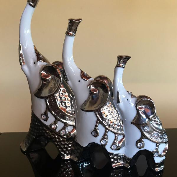 souvenir: elefantes da fortuna em cerâmica com pedraria,