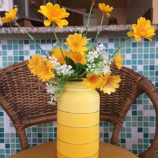 vaso amarelo pintado à mão