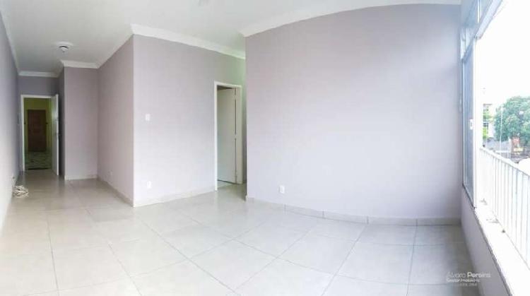 Apartamento com 2 Quartos à Venda, 65 m² por R$ 395.000