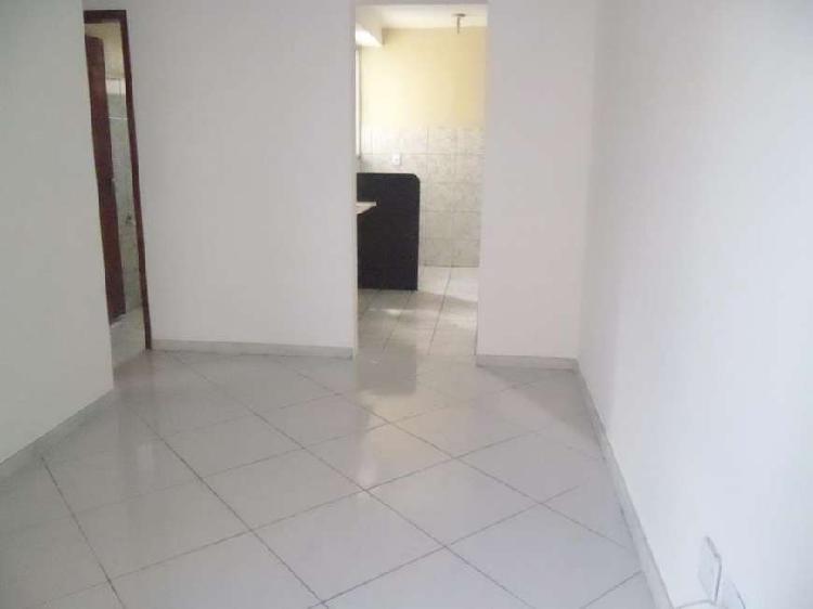 Apartamento com 2 Quartos para Alugar, 52 m² por R$