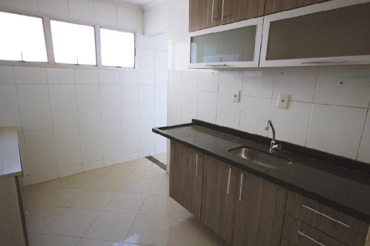 Apartamento com 3 Quartos à Venda, 64 m² por R$ 260.000