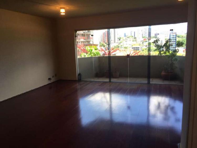Apartamento com 3 Quartos para Alugar, 130 m² por R$