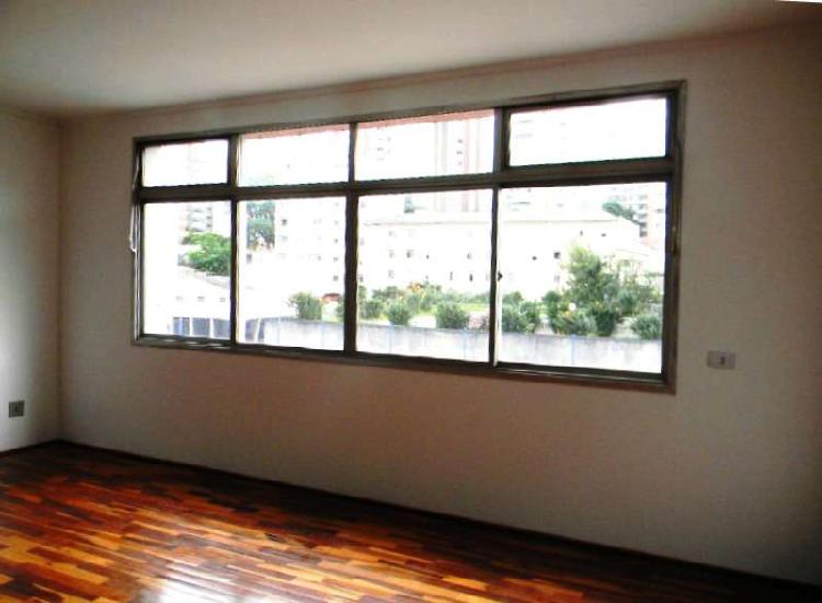 Apartamento com 3 Quartos para Alugar, 140 m² por R$
