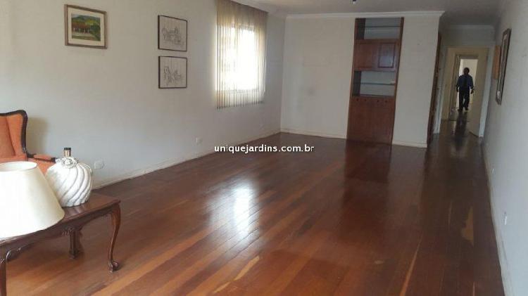 Apartamento com 3 Quartos para Alugar, 180 m² por R$