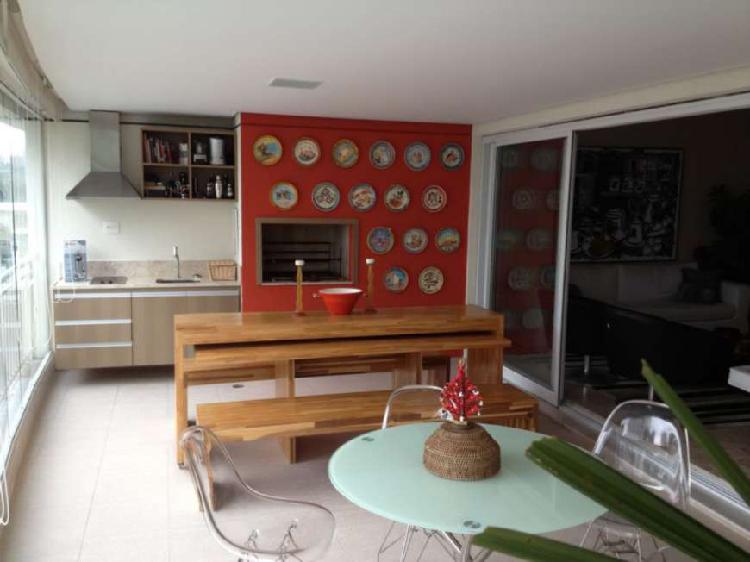 Apartamento com 3 Quartos para Alugar, 208 m² por R$