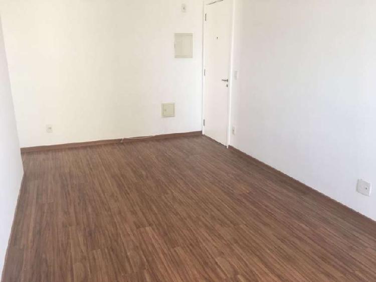 Apartamento com 3 Quartos para Alugar, 79 m² por R$