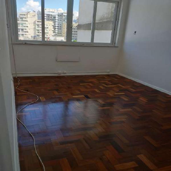 Apartamento com 3 Quartos para Alugar, 80 m² por R$