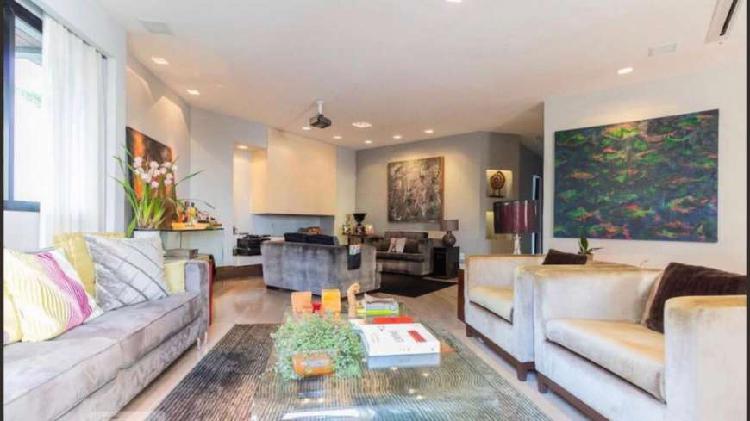 Apartamento com 4 Quartos à Venda, 220 m² por R$ 2.300.000