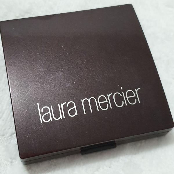 Base Mineral em pó prensado da Laura Mercier