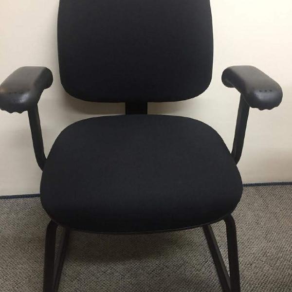Cadeira fixa para escritório
