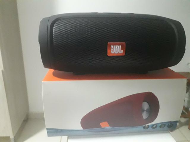 Caixa de som bluetooth e pen drive JBL