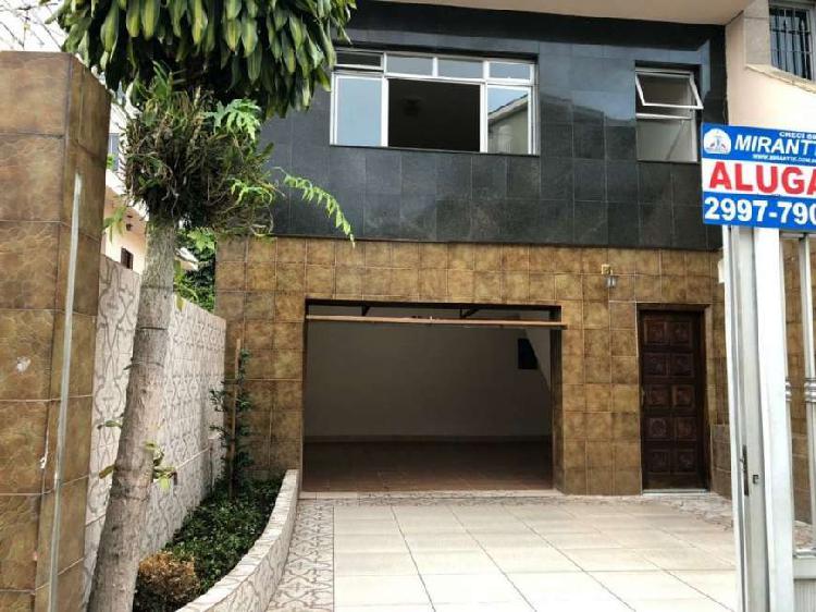Casa com 2 Quartos para Alugar, 130 m² por R$ 2.000/Mês