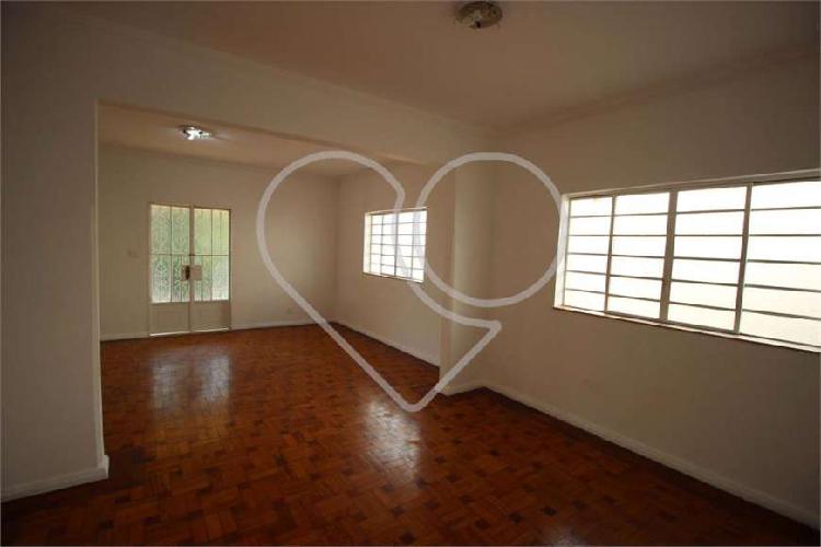Casa com 3 Quartos para Alugar, 180 m² por R$ 4.000/Mês