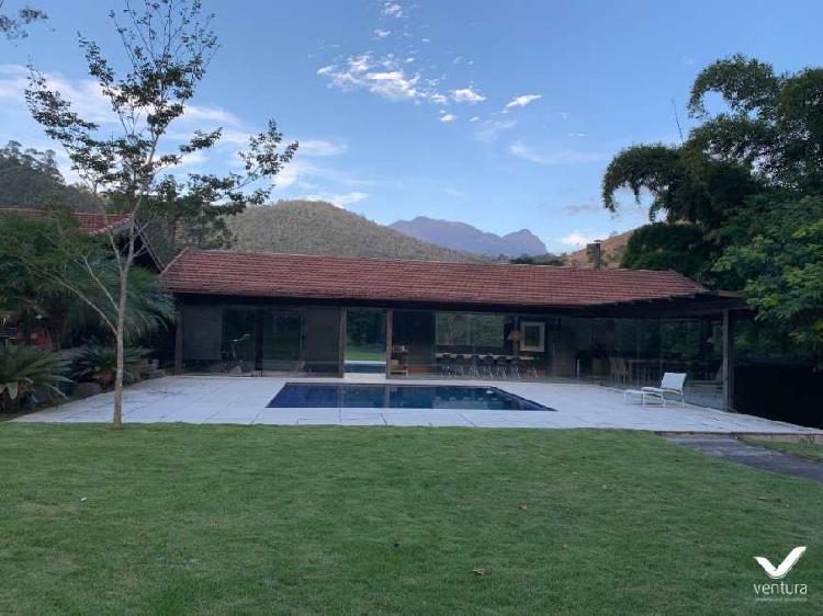 Casa de Condomínio com 5 Quartos à Venda, 370 m² por R$