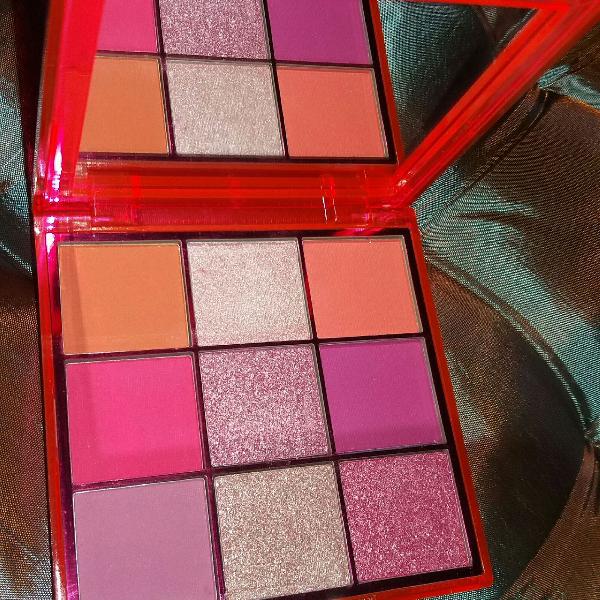 Paleta Neon Obsessions Pink Huda Beauty