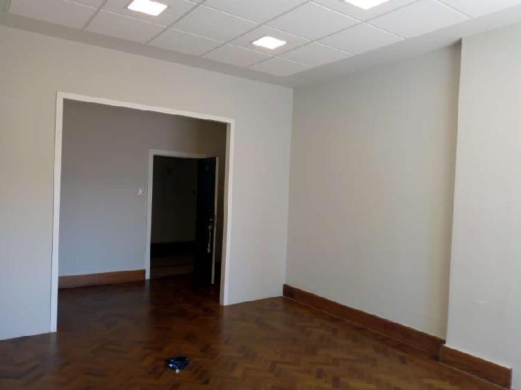 Sala Comercial para Alugar, 29 m² por R$ 600/Mês COD.