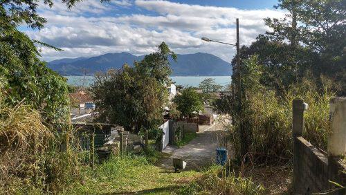 Terreno com vista para o mar