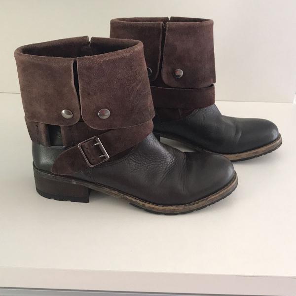 bota clarks couro