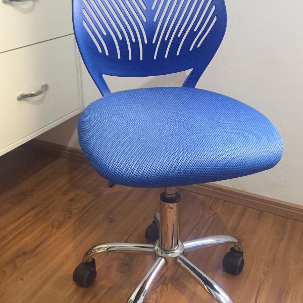 cadeira giratória pequena azul