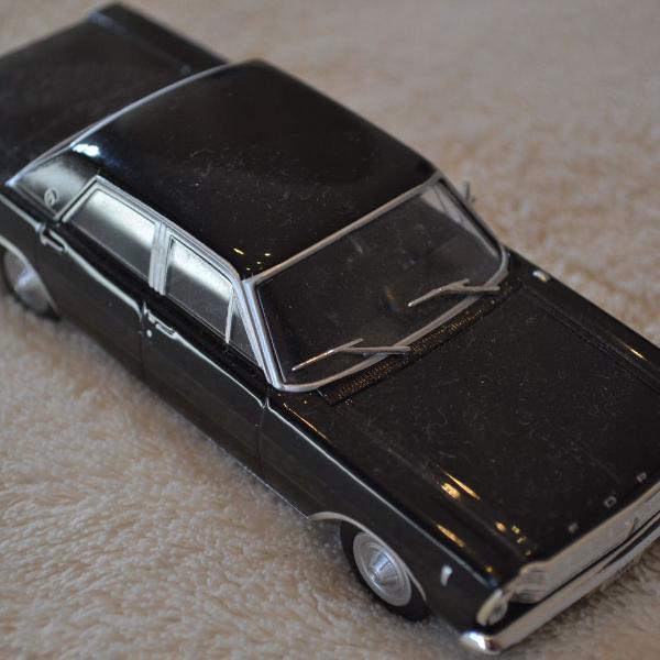 miniatura ford galaxie 500 - escala 1/43